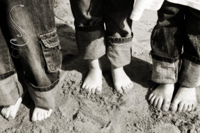 We've all seen the cute little naked baby "parts" photos. So I decided to capture the kids feet. They all kept wanting to dig their toes into the sand like little sand crabs. This will be a good documentation of their cute kid feet.