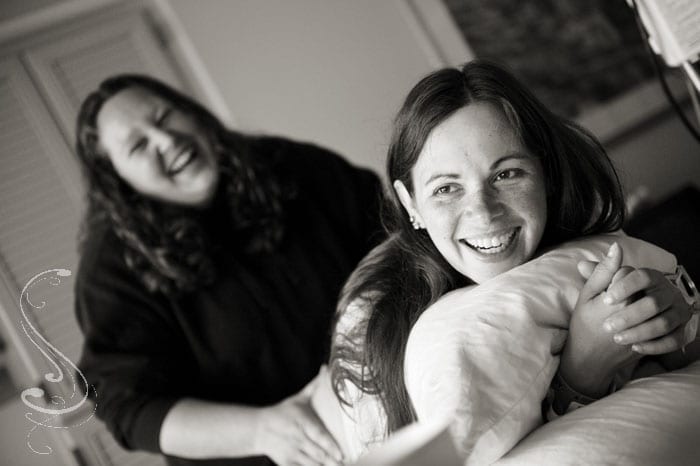Nanette is getting a massage from her doula Giselle during the beginning stages of labor..