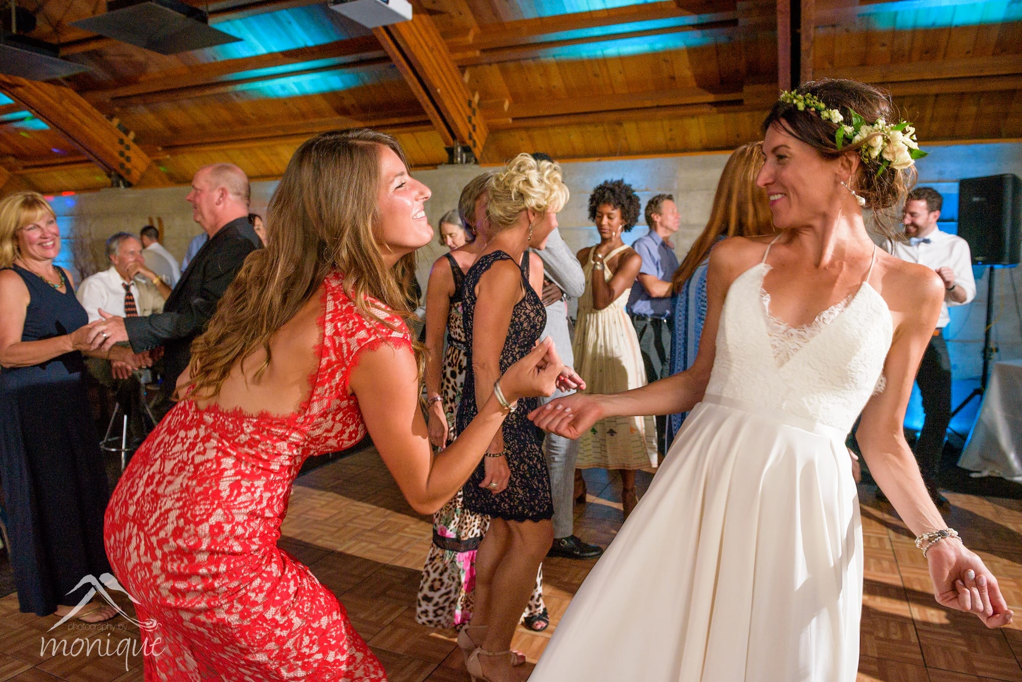 Truckee wedding photography at the Cedar House sport hotel with reception dancing